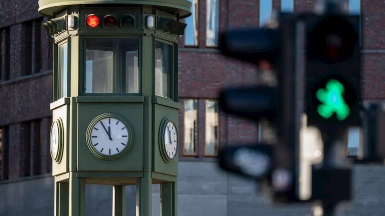 Straßenverkehr: 100 Jahre Verkehrsampel: Vom Verkehrspionier zum Alltagsheld