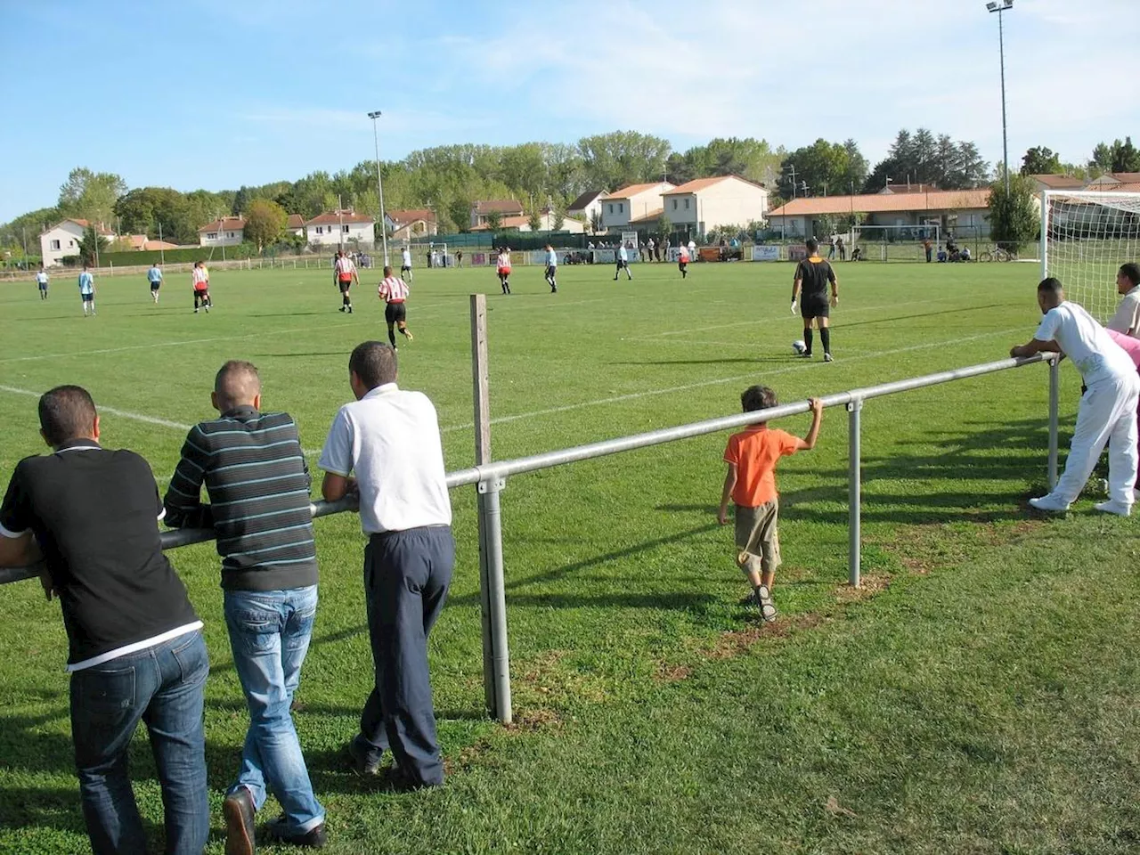 « On est passé à côté d’un drame » : la sécurité du terrain de football de La Catte, à Bergerac, remise en question