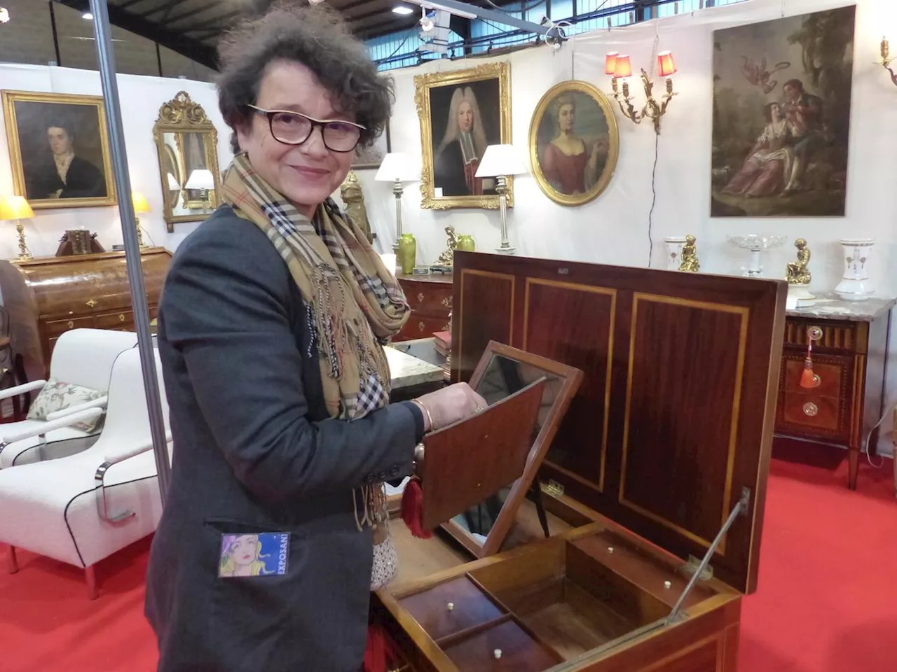 Saintes : Karine Massartic dévoile ses trésors au salon Antiquités et belle brocante