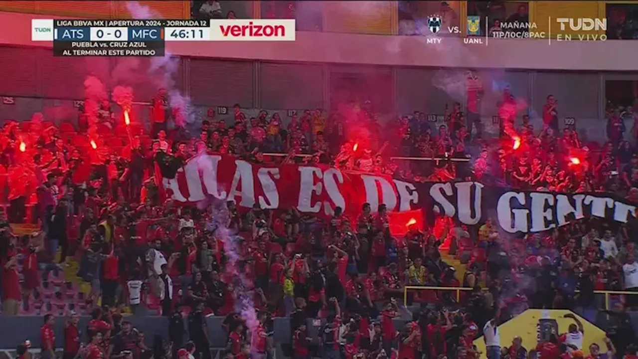 Lanza bengalas a la cancha la Barra 51 en pleno partido entre Atlas y Mazatlán