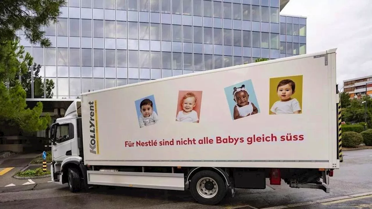 Aktivisten protestieren vor Nestlé-Hauptsitz gegen Zucker in Babynahrung