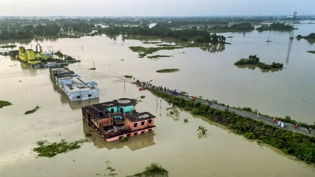 बिहार में बाढ़ से शहर-कस्बे-गांव हर जगह तबाही...दरभंगा से लेकर सहरसा तक नए इलाकों में फैल रहा है पानी