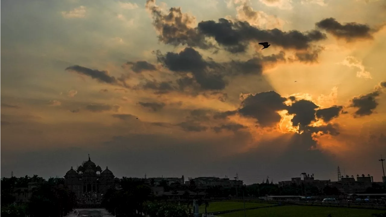 Weather Today: दिल्ली में उमस और गर्मी से नहीं राहत! केरल-तमिलनाडु में बरसेंगे बादल, जानें देश के मौसम का हाल