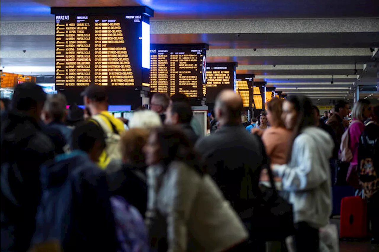 Guasto agli impianti di Roma Termini e Roma Tiburtina, cancellati oltre 100 treni