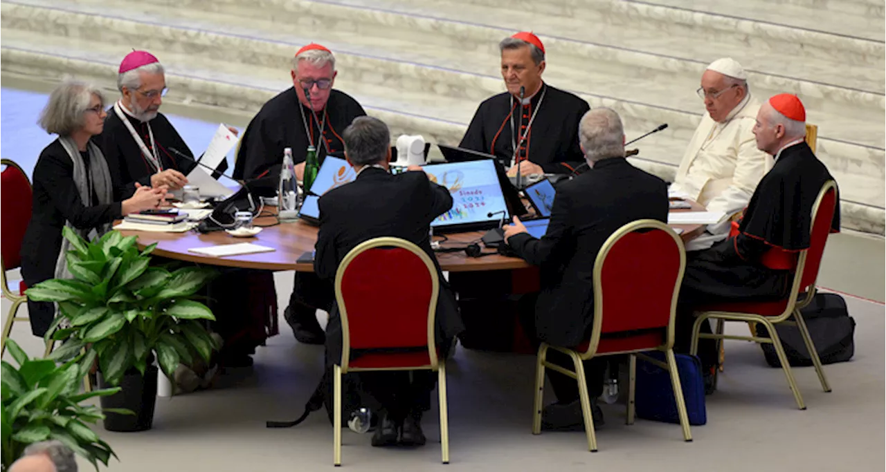 Vaticano, papa Francesco presiede il Sinodo dei Vescovi