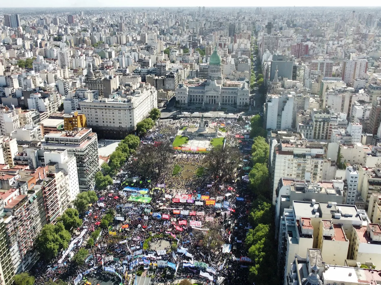 Milesima marcha universitaria contra el veto del gobierno a la ley de financiamiento educativo