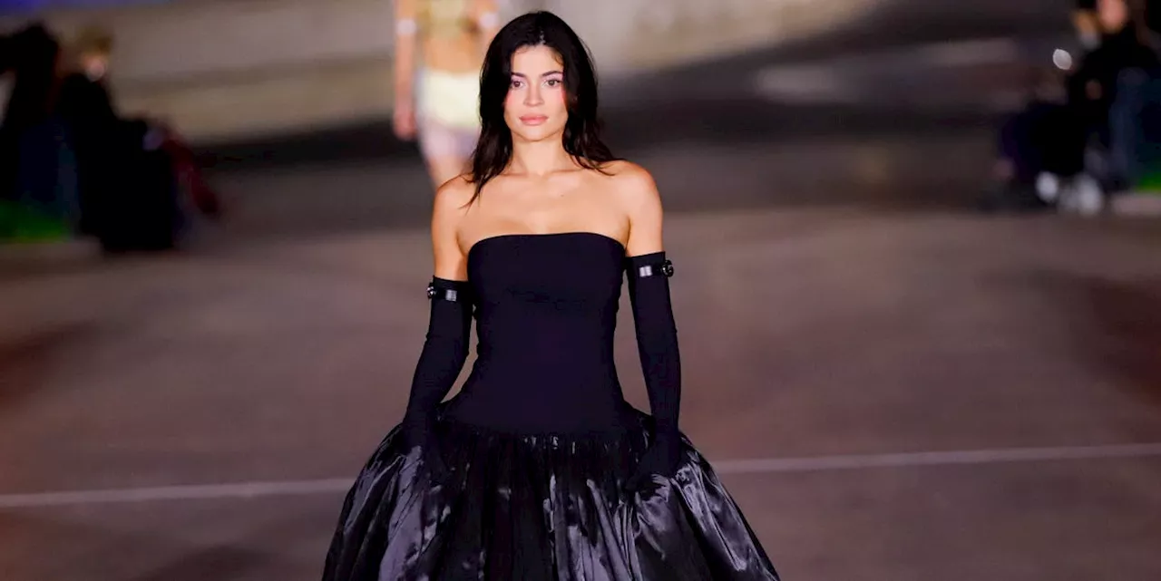 Kylie Jenner ha chiuso la sfilata di Coperni con un abito da principessa