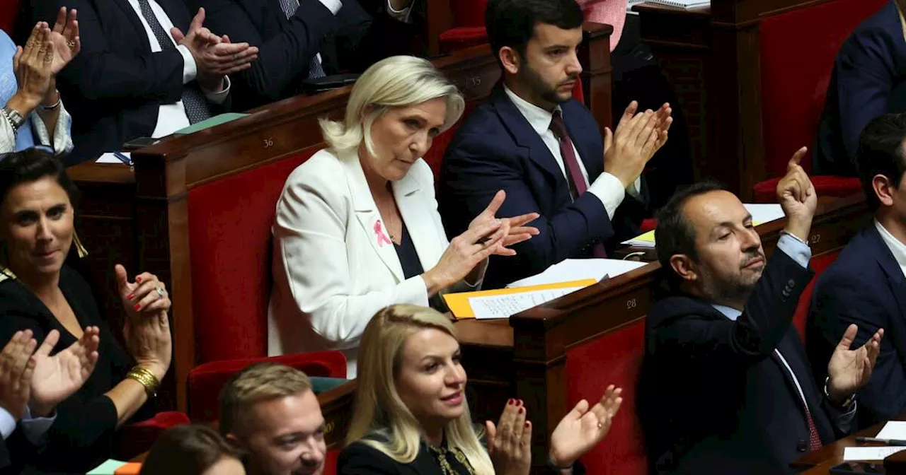 Michel Barnier “fait les yeux doux à Marine Le Pen” sur l’immigration