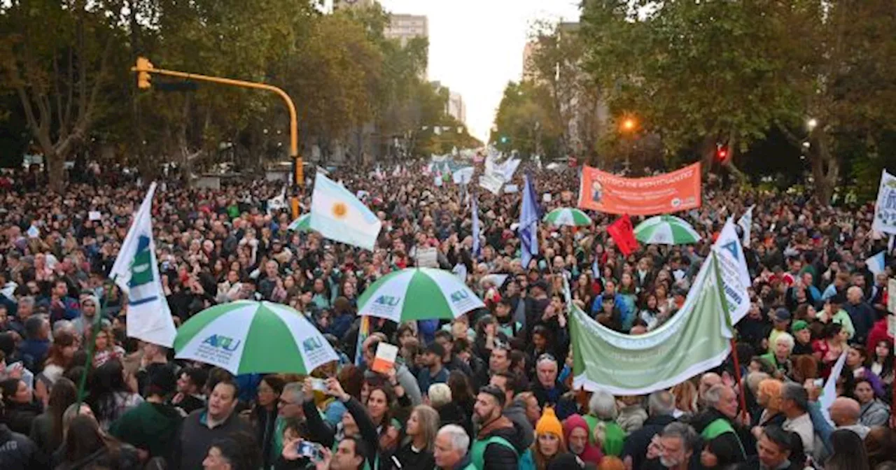 MARCHA FEDERAL UNIVERSITARIA: Una encuesta arroja un abrumador apoyo a la ley de FINANCIMIENTO UNIVERSITARIO