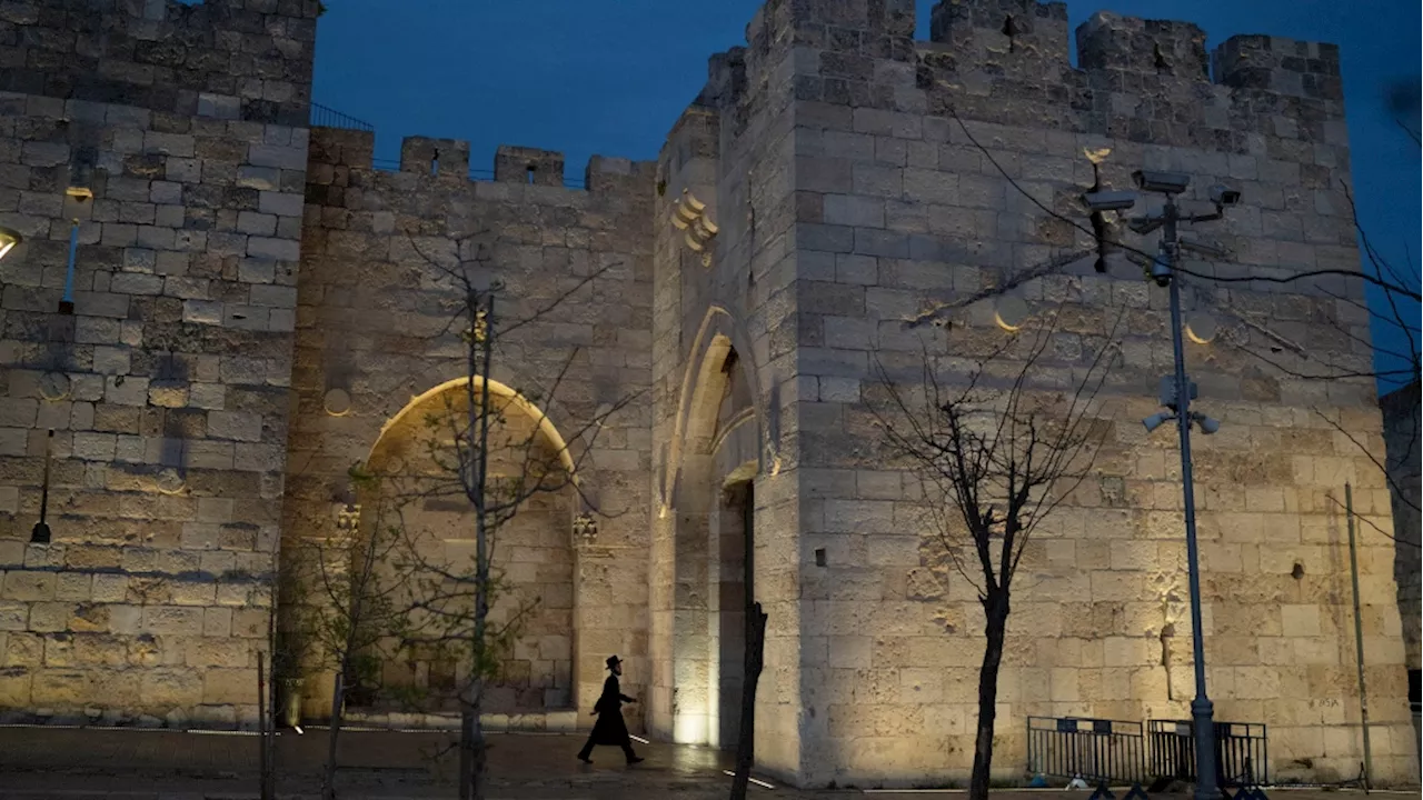 Gunmen kill at least 6 in Tel Aviv shortly before air raid sirens sound