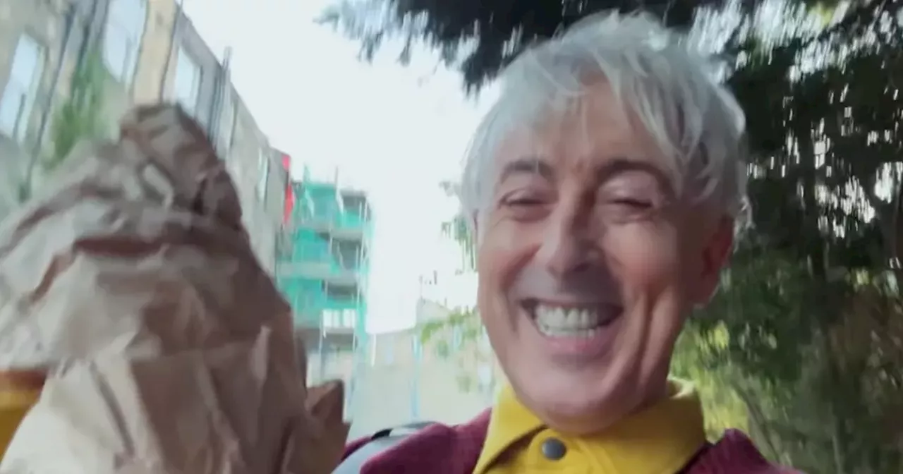 Hollywood star Alan Cumming retrieves hidden vodka bottle from Glasgow lane in brilliant clip