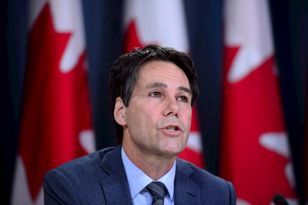 Eric Hoskins, NDP urge senators to pass pharmacare bill amid calls to clarify legislation