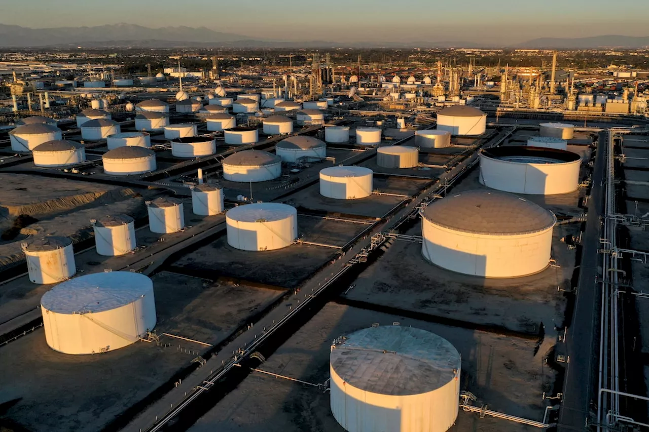 U.S. crude oil inventories rise as refining activity dips, EIA says