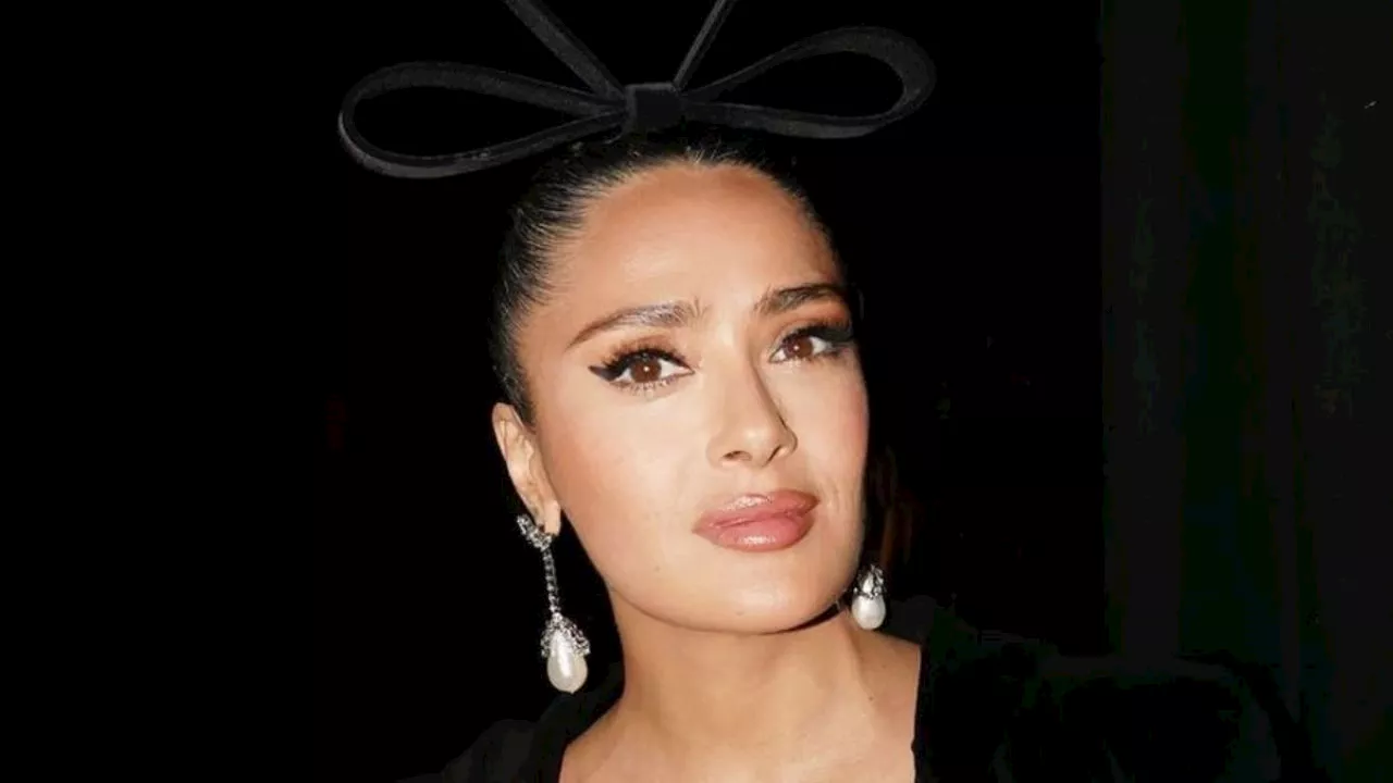 Salma Hayek conquista el Paris Fashion Week con su controvertido look Balenciaga