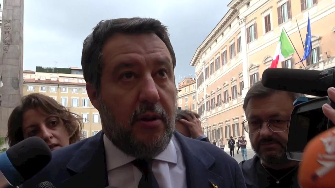 Caos treni, Salvini prova a difendersi: 'Colpa di un chiodo, voglio sapere chi ha sbagliato'