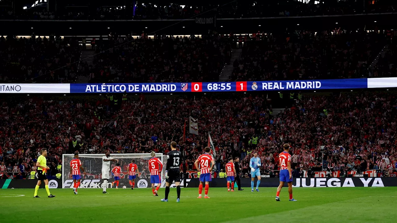 Atlético de Madrid recibe sanción por lanzamiento de objetos en el derbi madrileño