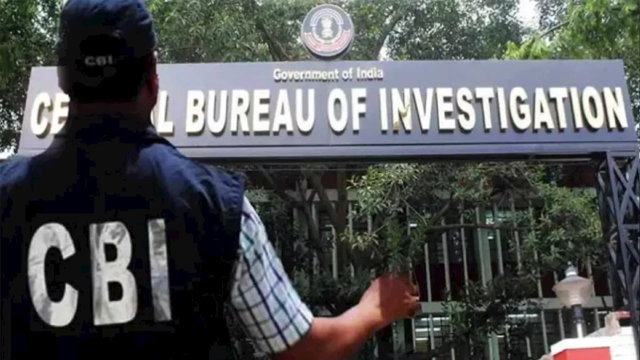 UP News: बनारस रेल मंडल के इंजीनियर को CBI ले गई लखनऊ, चैंबर में मिले दो लाख रुपये