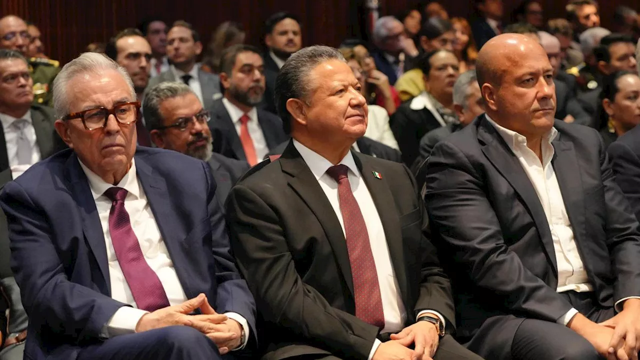 Julio Menchaca asiste a toma de protesta de la Presidenta Claudia Sheinbaum