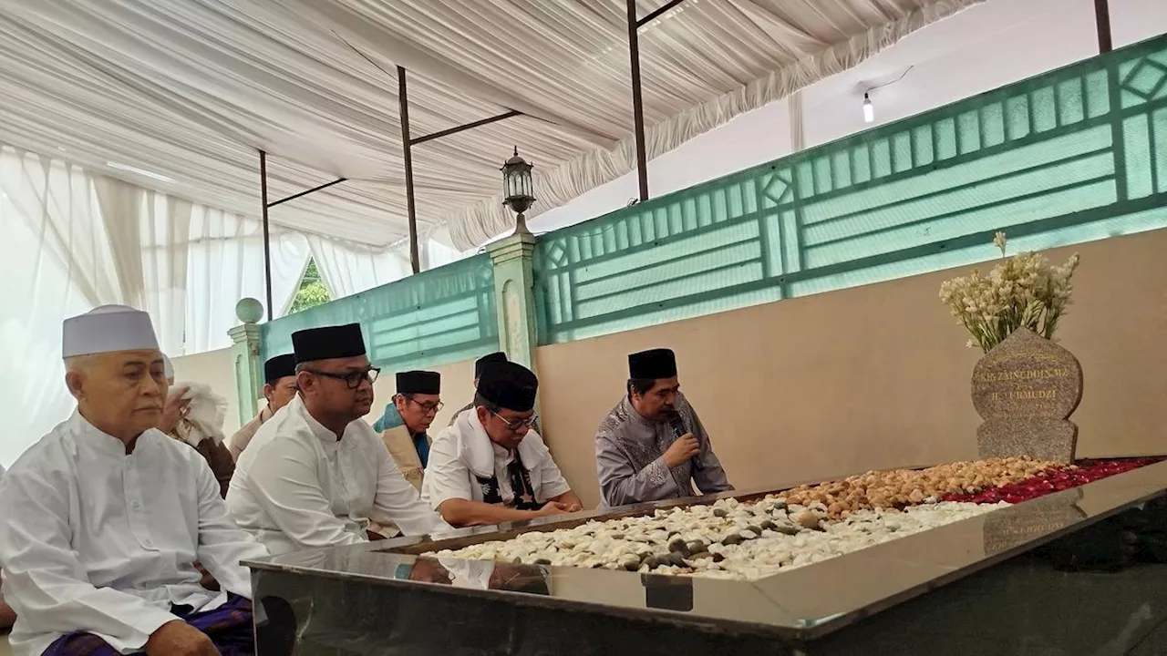 Ziarah ke Makam Zainuddin MZ, Pramono Anung Kenang Andilnya Dirikan Bamusi PDIP