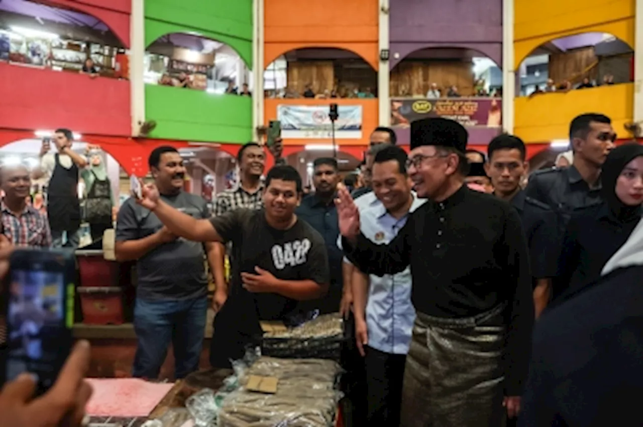 PM Anwar says Kelantan’s iconic Siti Khadijah Market to get RM5.5m federal funds for upgrade