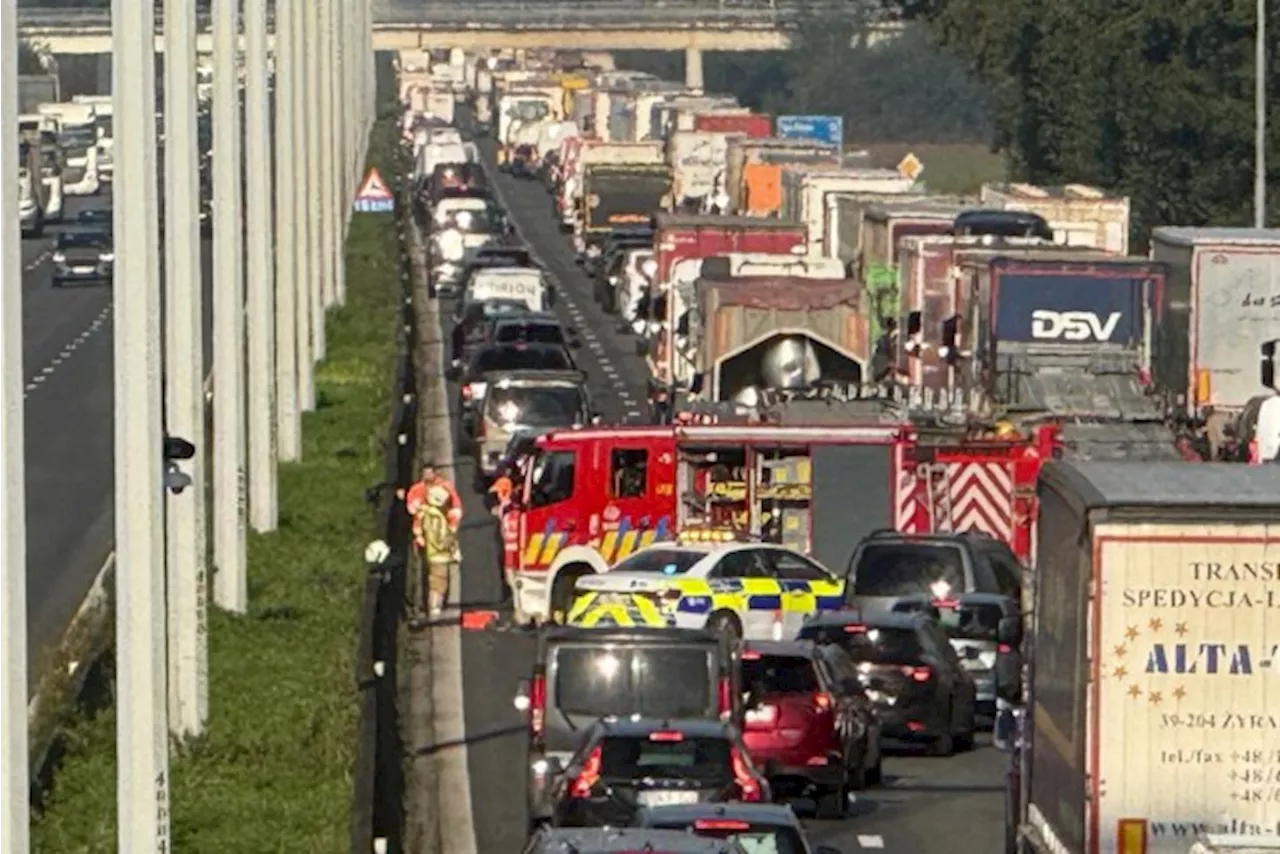 Stilstaand verkeer op E40 door drie ongevallen tussen Beernem en Oostkamp