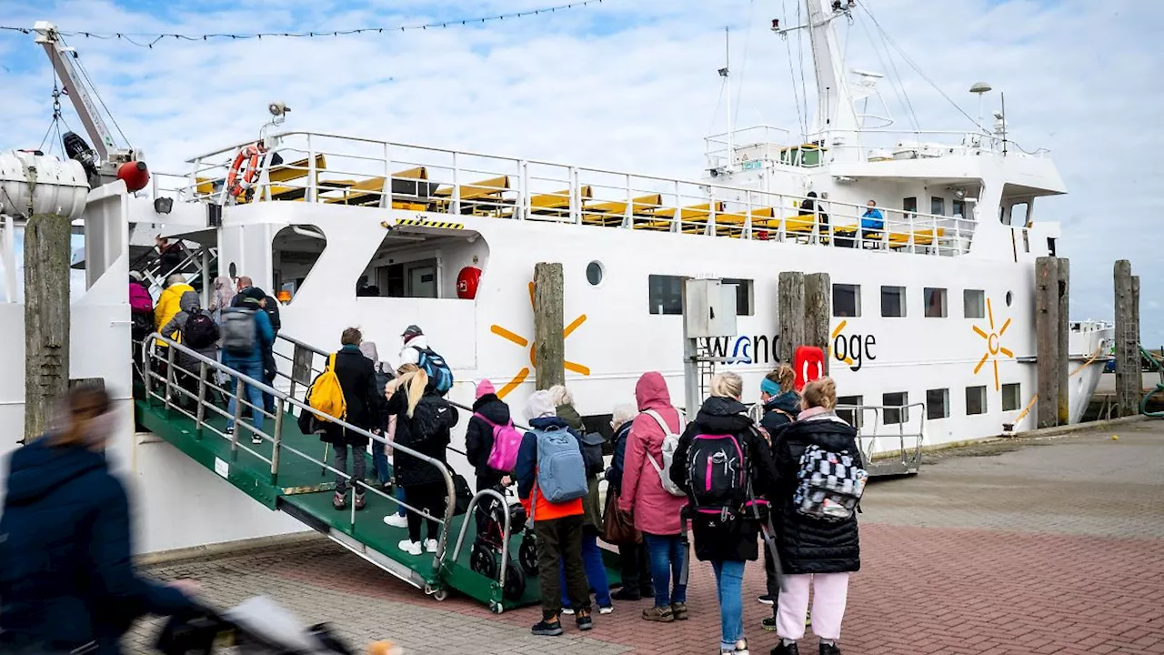 Niedersachsen & Bremen: Volle Fähren und Straßen: Urlauber drängen an die Küste