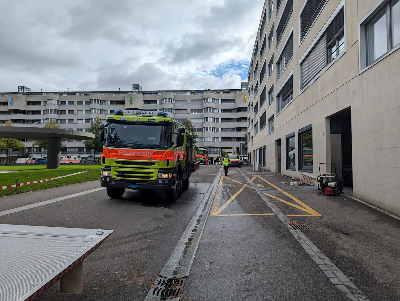 Stadt Zürich ZH (Kreis 11): Brand in Gewerbe- und Wohngebäude ausgebrochen