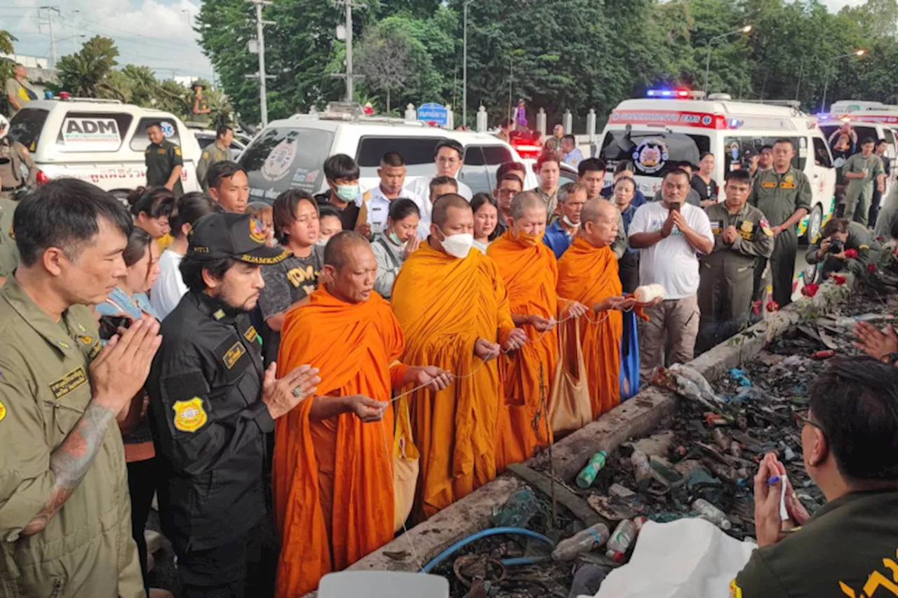 ปทุมธานี เหล่าพ่อแม่เด็กร่ำไห้ เชิญดวงวิญญาณพาลูกกลับบ้าน