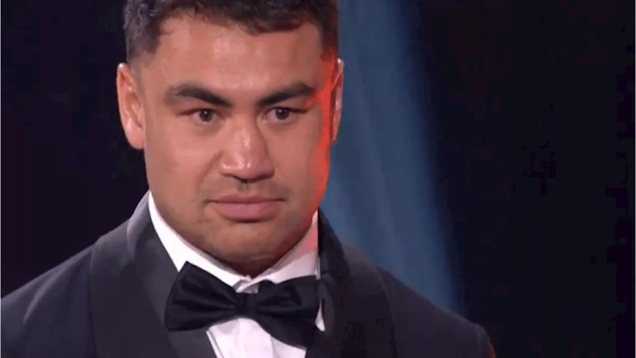 Heartwarming moment brings NRL star to tears at Dally M awards