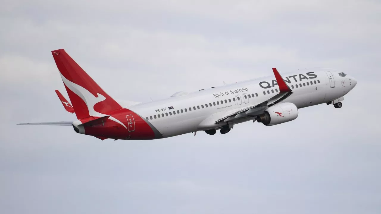 Qantas flight forced to turn back to Sydney Airport due to ‘unusual smell’