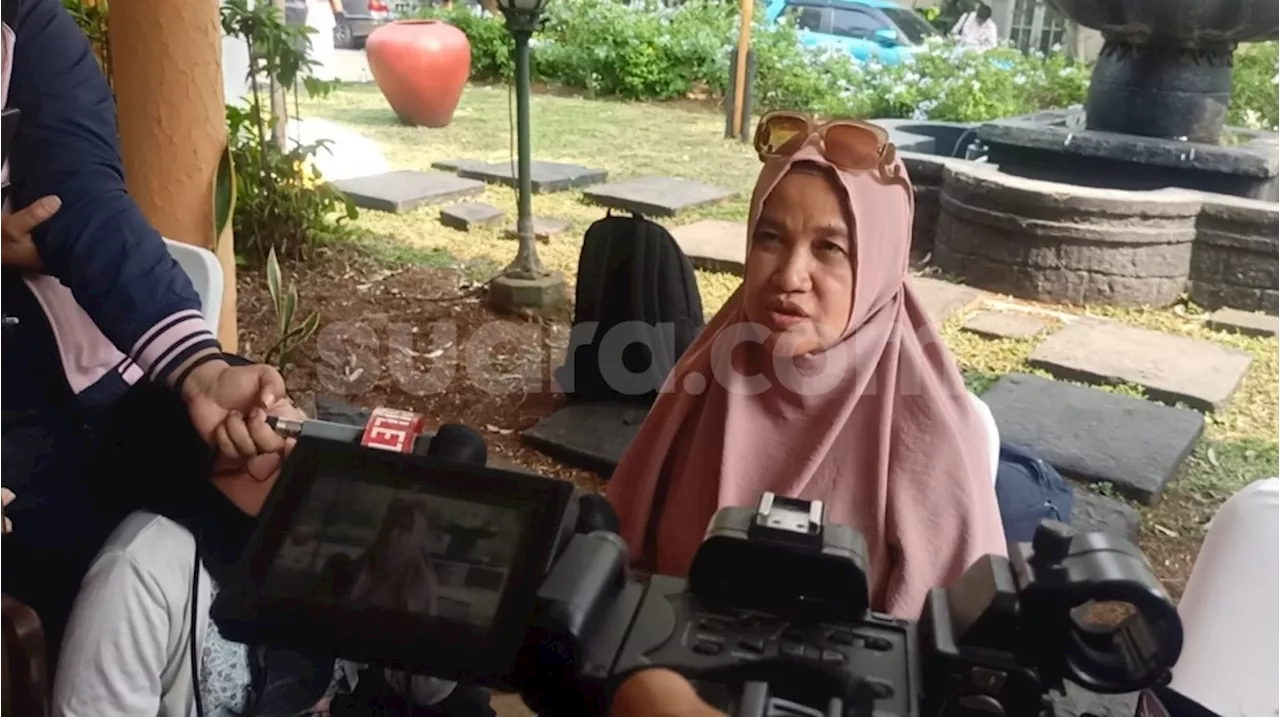 Takziah ke Rumah Duka, Cici Tegal Sebut Ikang Fawzi Masih Linglung Ditinggal Marissa Haque