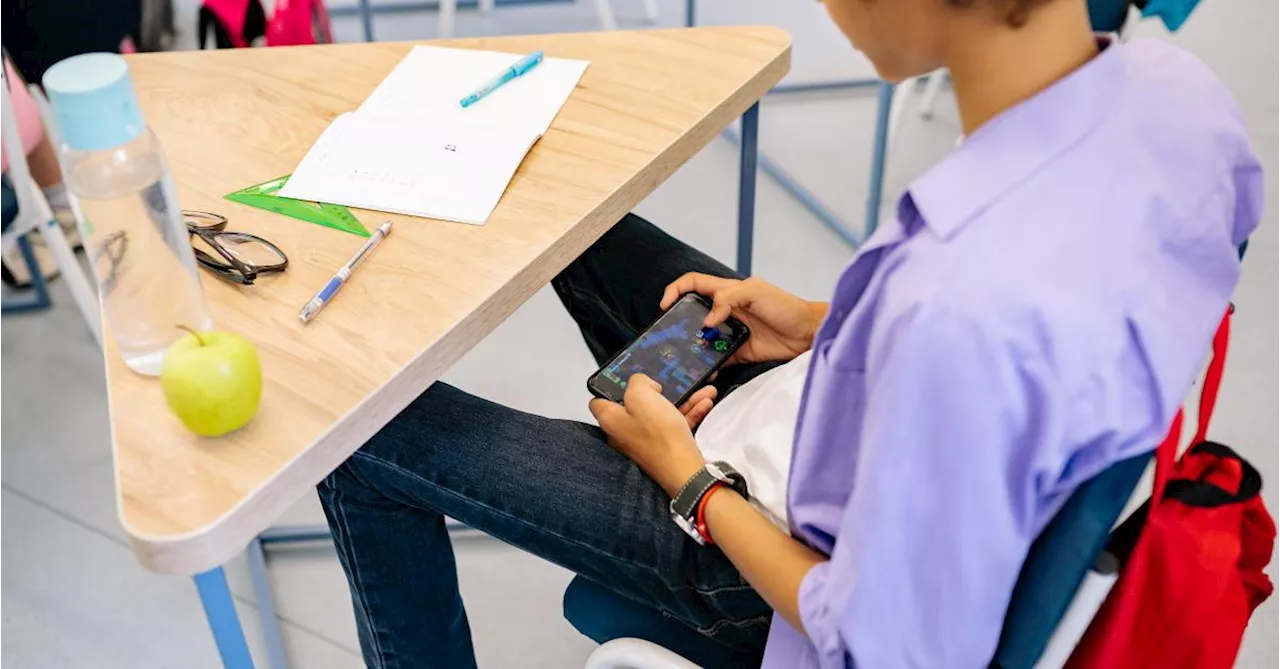 Interdiction du smartphone à l’école : la mesure finalement étendue jusqu’en 6e secondaire