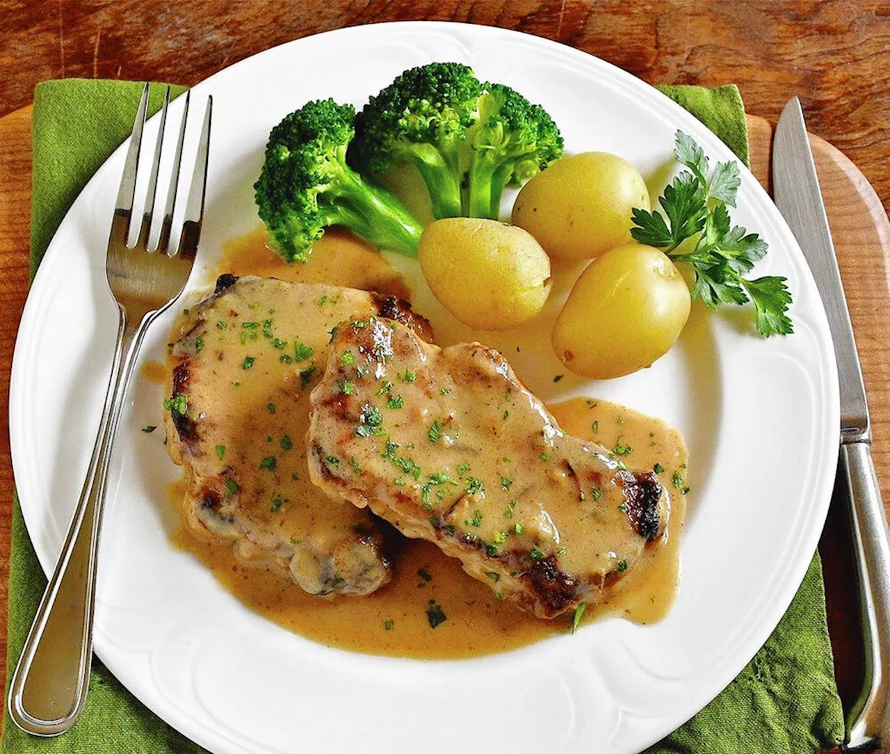 Eric Akis: Kick off comfort-food season with Southern-style pork loin chops