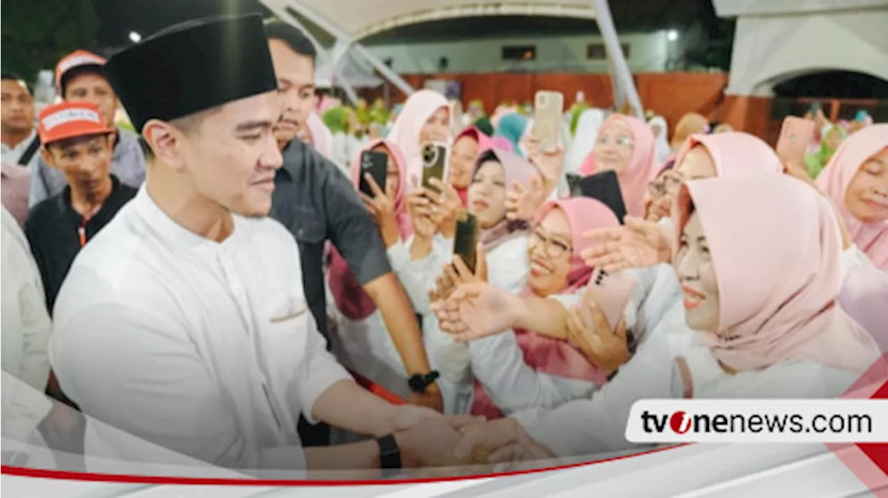 Lautan Manusia Sambut Kaesang di Madiun, Putra Bungsu Jokowi Bagi-bagi Tiket Umrah