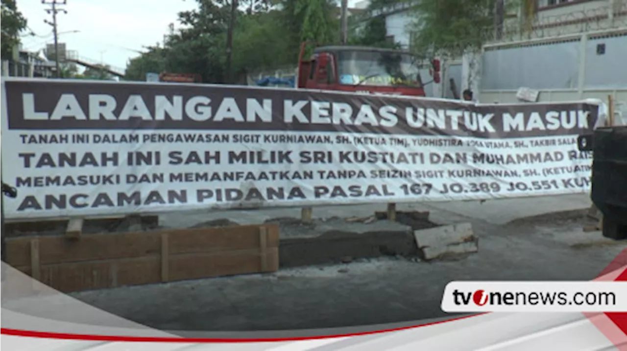 Warga Tutup Jalan Menuntut Pemkot Makassar Membayar 12,5 Milyar