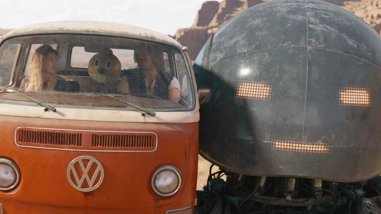 Millie Bobby Brown and Chris Pratt Face a Robot Uprising in ‘The Electric State’