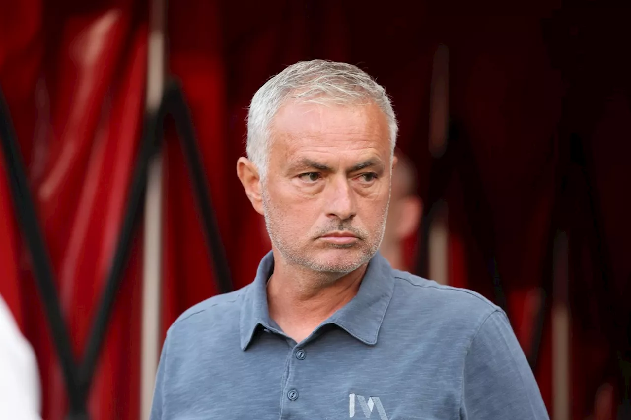 José Mourinho aangekomen bij FC Twente voor de wedstrijd tegenover zijn club