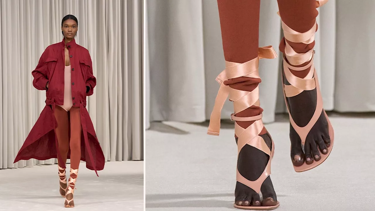 Las sandalias de tiras que reviven el balletcore en Ferragamos Primavera-Verano 2025