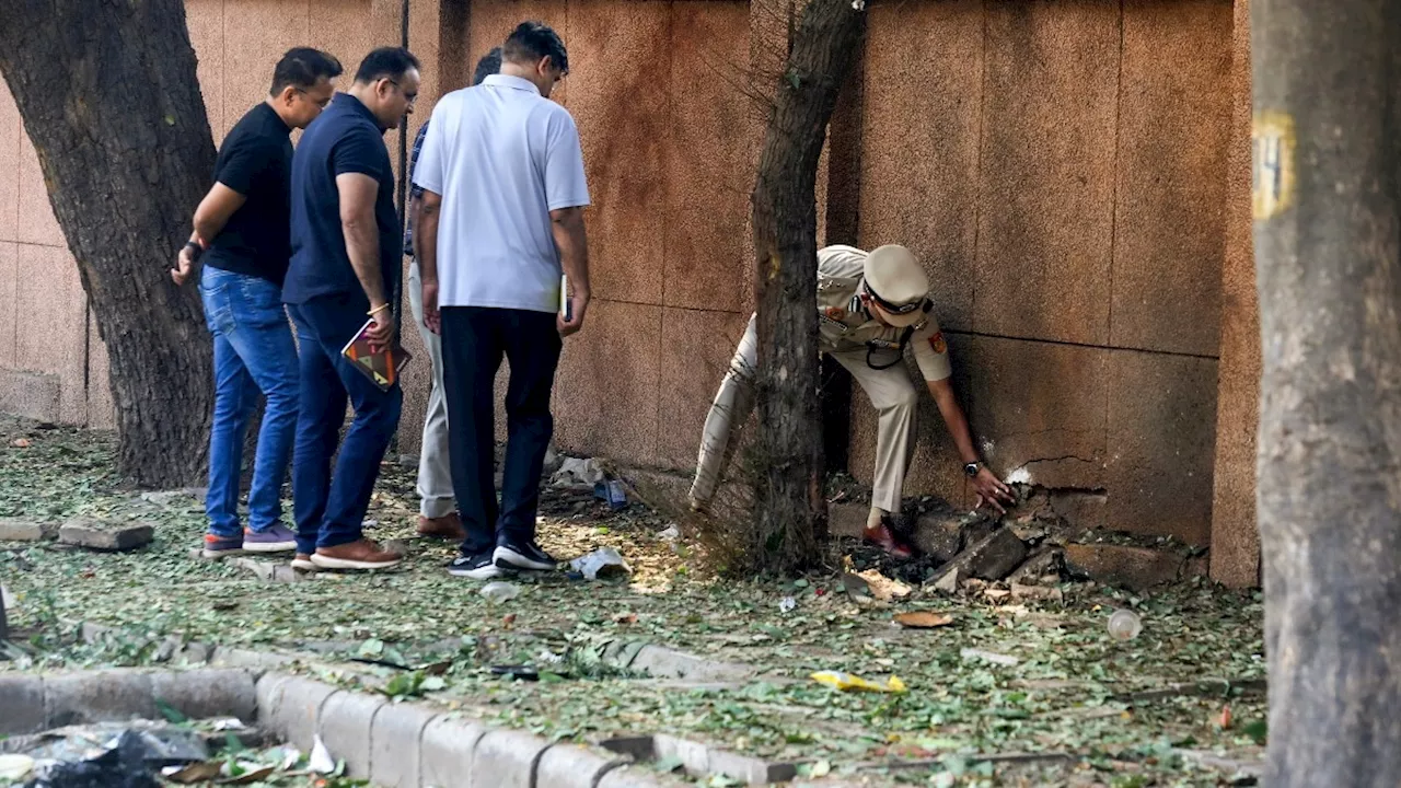 दिल्ली: रोहिणी धमाके को 'Mysterious Blast' क्यों कह रहीं जांच एजेंसियां? कई टीमें गुत्थी सुलझाने में जुटीं