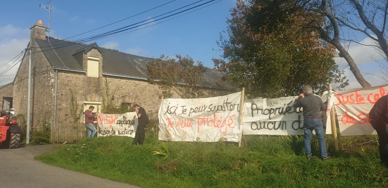 Sa maison squattée, elle s'apprête à devoir vivre dans un mobil-home devant chez elle