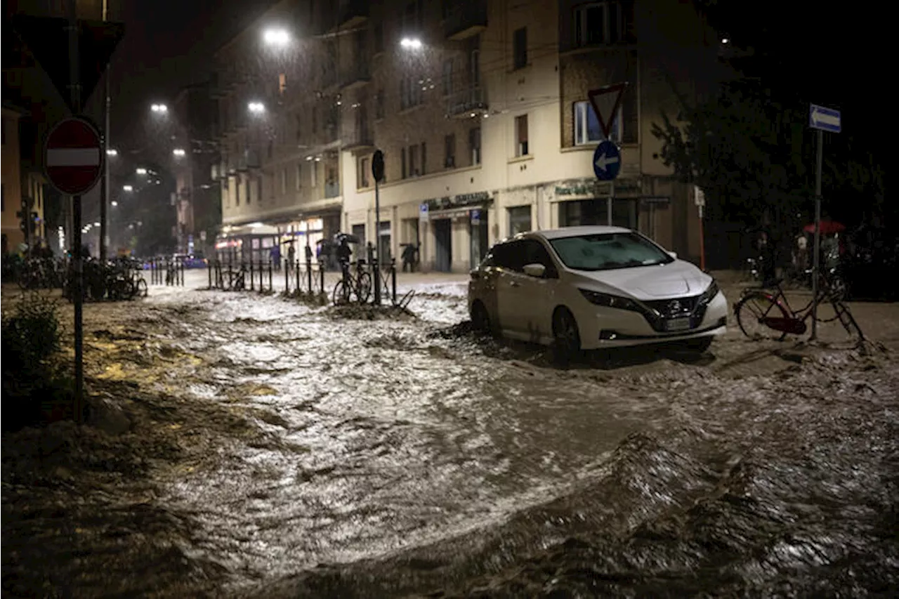 Fiumi esondati in Emilia Romagna, Bologna sott'acqua