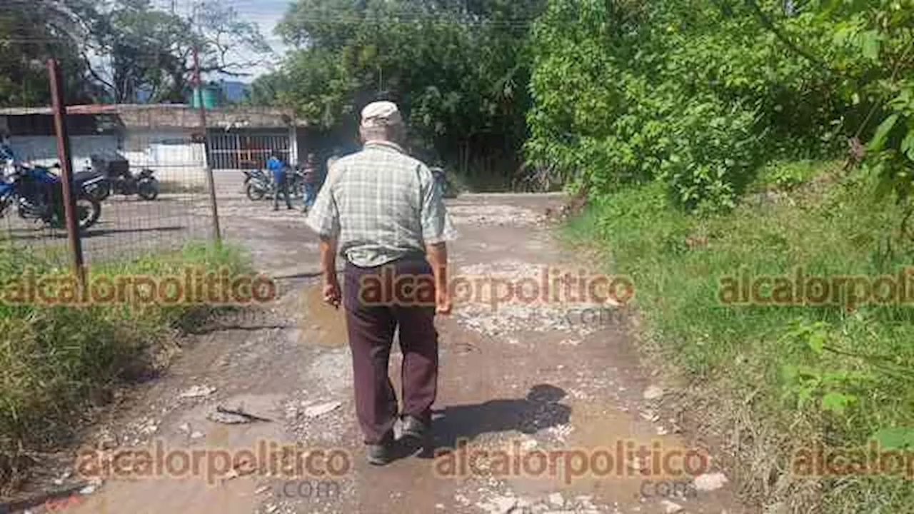 Son varias calles hechas un lodazal en comunidad de Huiloapan, señalan pobladores