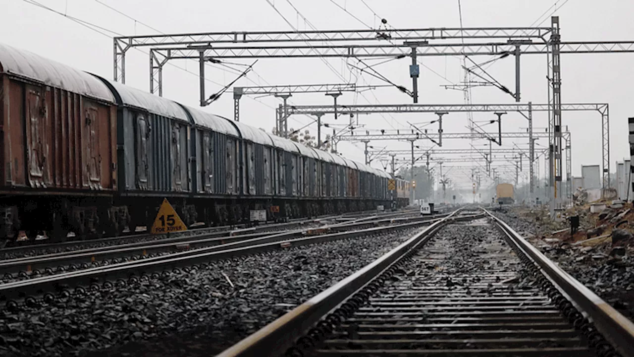 Train derail: मंगलूरू में ट्रेन पलटने की साजिश, रेलवे ट्रैक से मिले पत्थर, सुनी गई तेज धमाके की आवाज