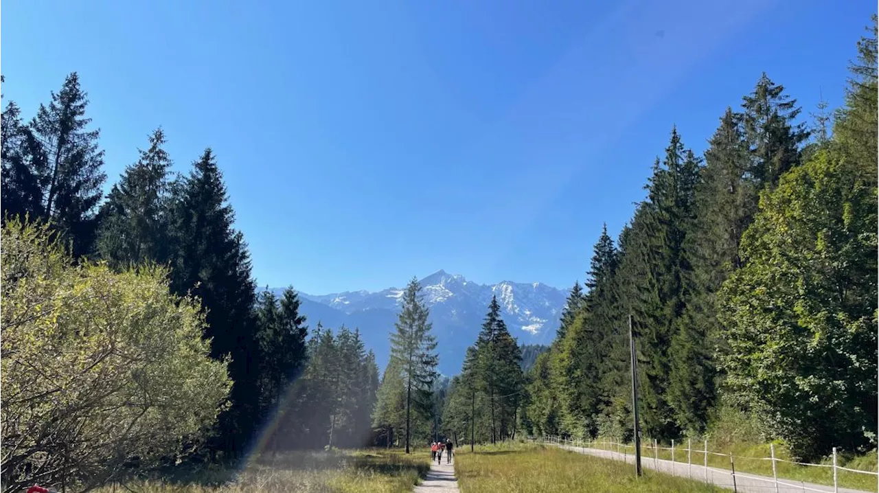 Gemütliche Wanderung mit Panoramablick auf das Wettersteinmassiv