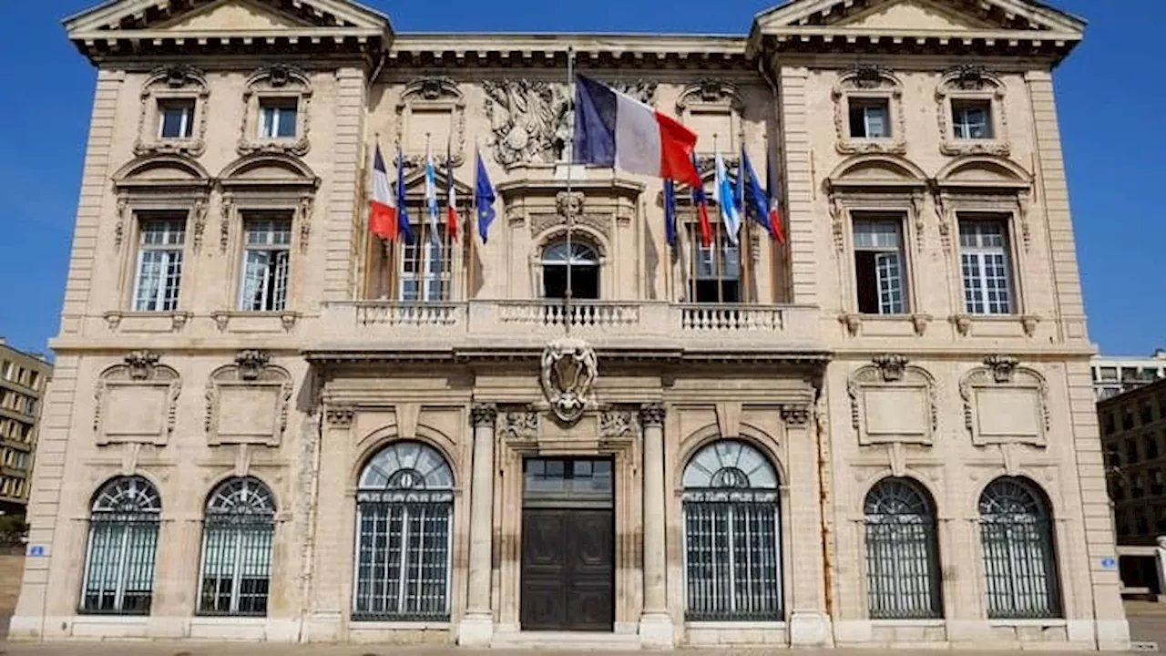 'Deux villes portuaires de la Méditerranée': Marseille et Naples officiellement jumelées