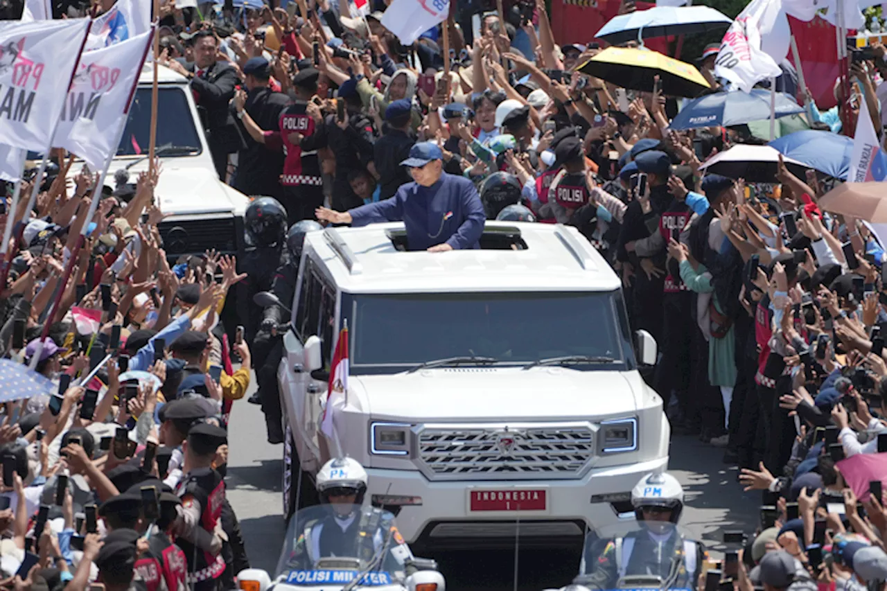 From exile to palace: Prabowo Subianto inaugurated as Indonesia’s 8th president | Niniek Karmini / The Associated Press