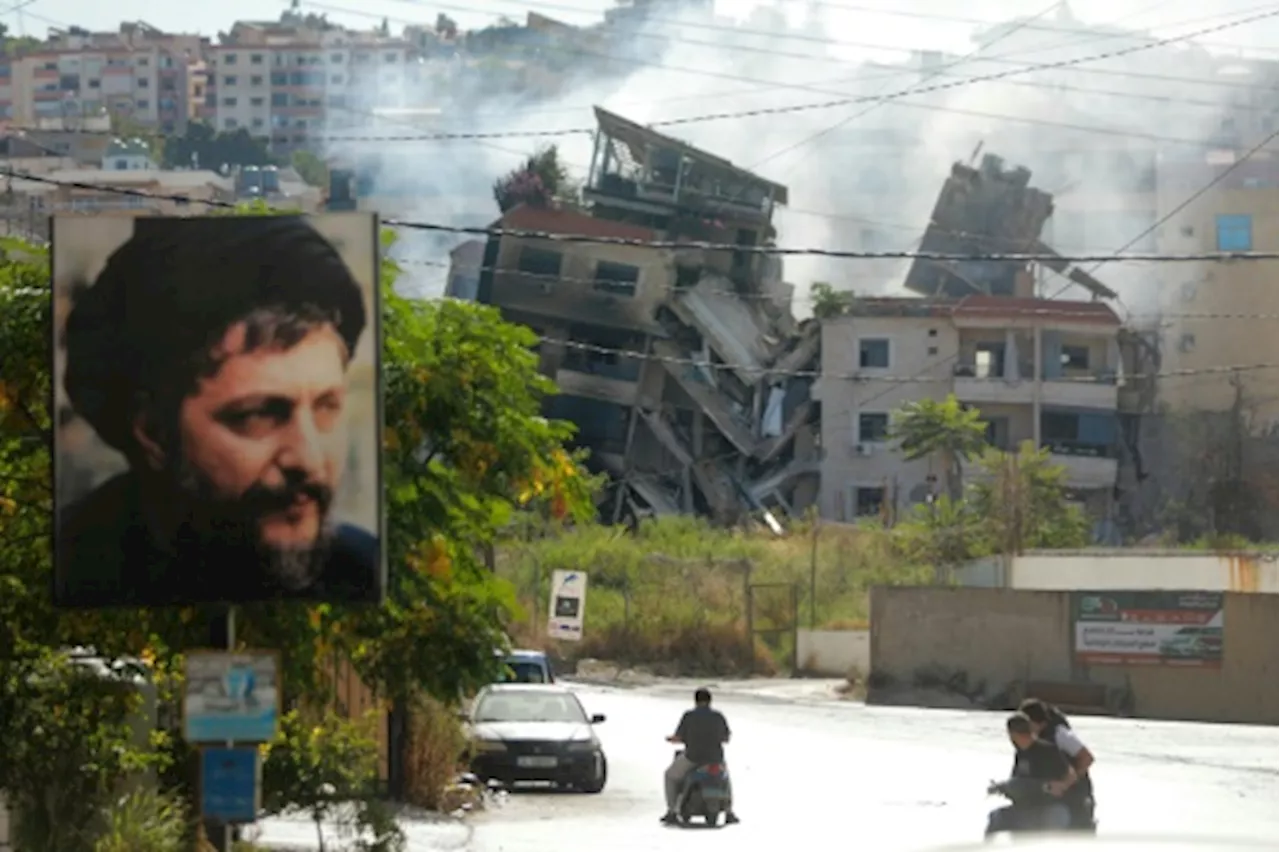 Israël bombarde des cibles du Hezbollah au Liban, des dizaines de morts à Gaza