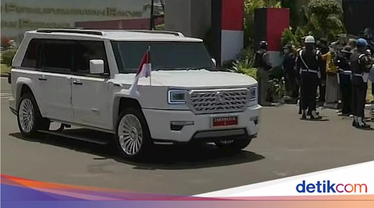 Mobil Putih Ditumpangi Prabowo-Gibran Usai Pelantikan