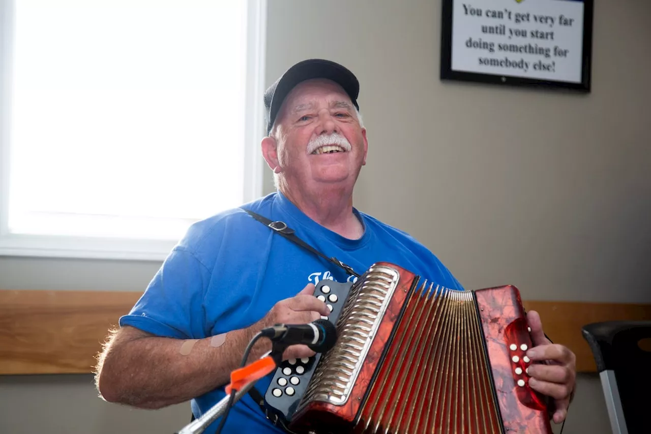 83-year-old Newfoundland musician still playing sold-out shows, even with memory loss