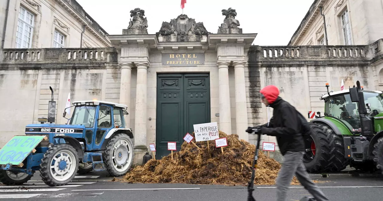 «On veut des réponses concrètes» : les agriculteurs en colère multiplient les actions